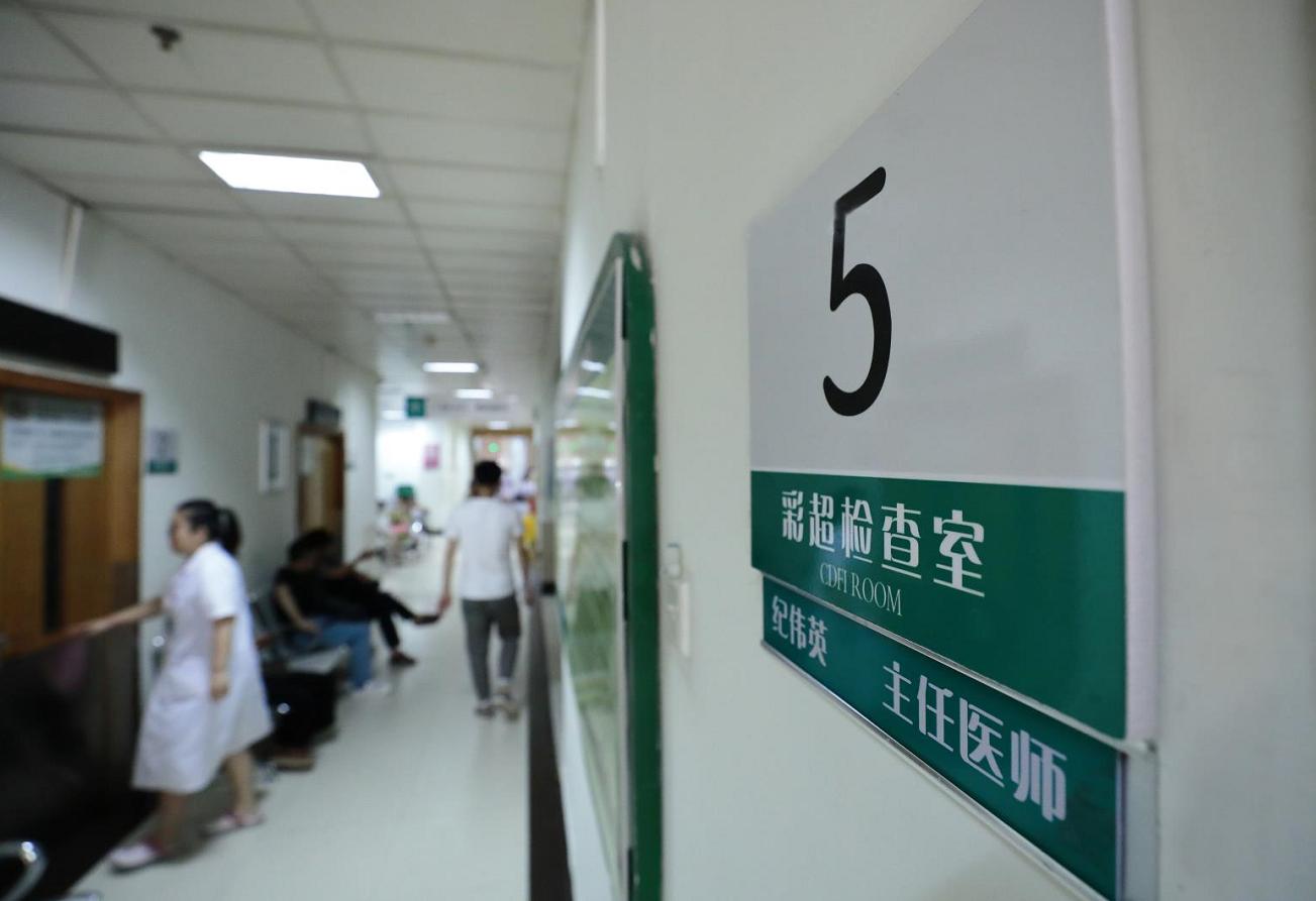 少女痛经疼的无法走路一查竟长了两个子宫