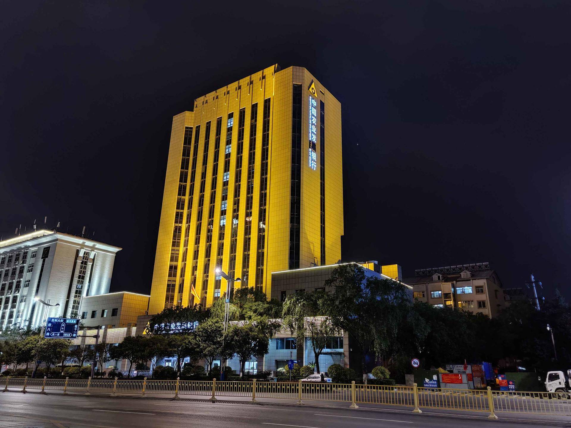 oneplus8pro2024还值得买吗,oneplus8pro测评