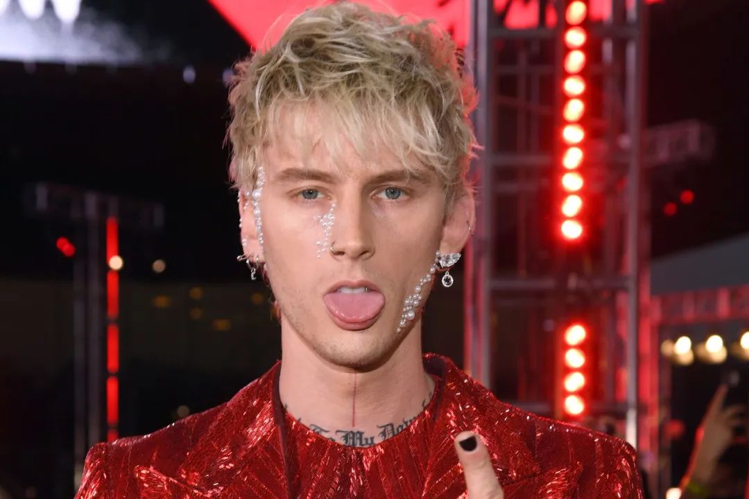 陈坤和巩俐走红毯颁奖,巩俐戛纳红毯惊艳全球