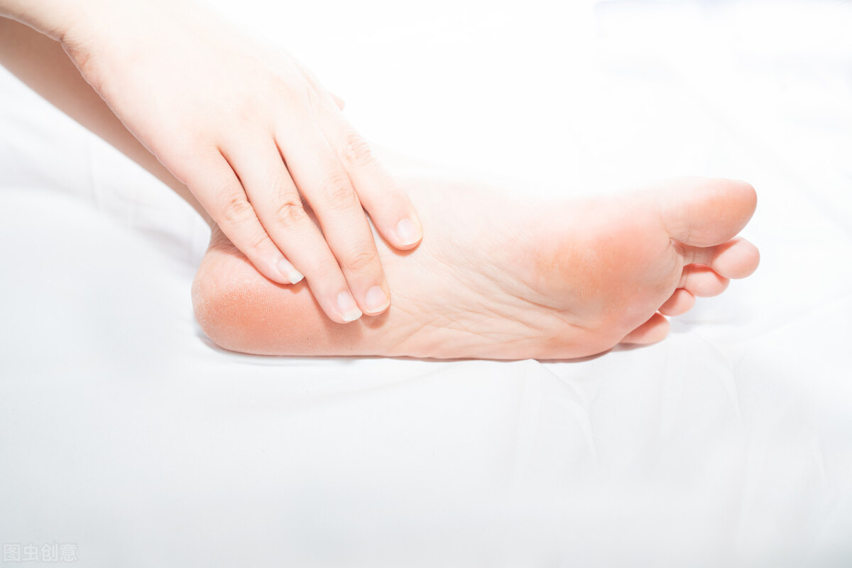 脚臭脚痒脚脱皮脚出汗怎么治疗,脚臭起水泡痒还脱皮怎么治疗