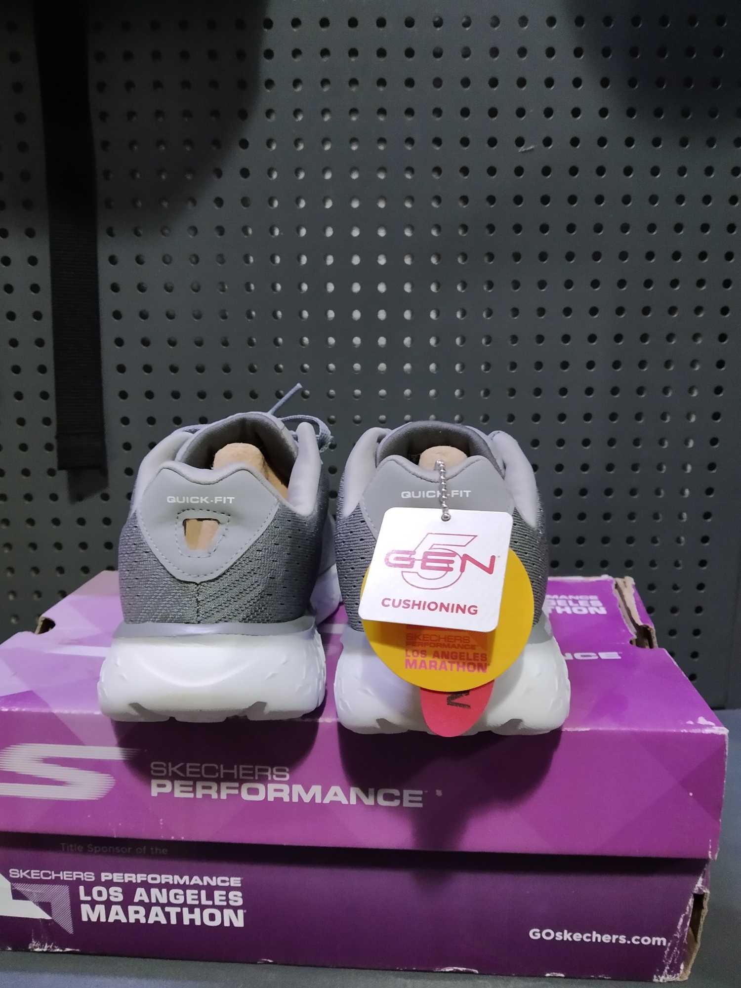 健步鞋美国,斯凯奇第七代健步鞋上市时间