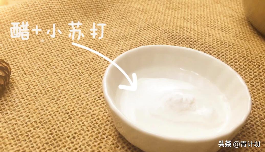 糊了的锅底没有钢丝球怎么洗,锅底烧糊了别着急扔今天教你一招