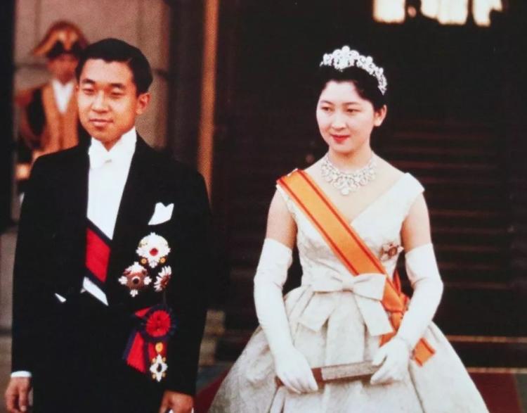 良子皇后和美智子,良子皇后有多惨