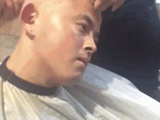 搞笑gif开心一刻,搞笑gif段子妹子你太皮了