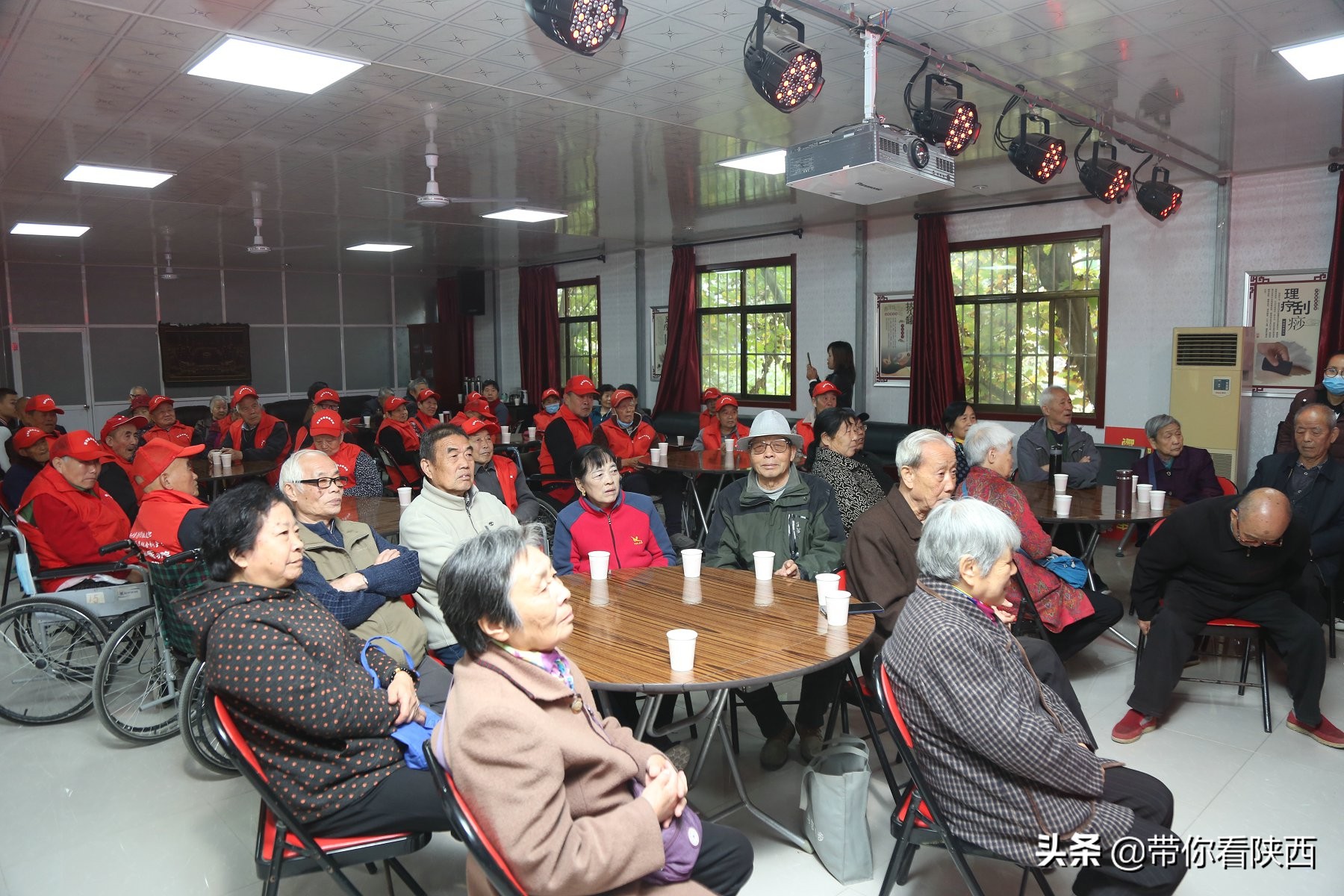 谷泽天下生态农场走进渭南市景华医养院举办重阳节爱心慰问活动