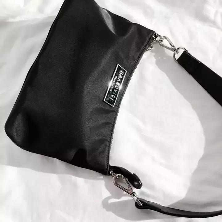 奶奶都嫌丑的包被Jennie背过后，有半个地球的时尚博主疯狂求同款