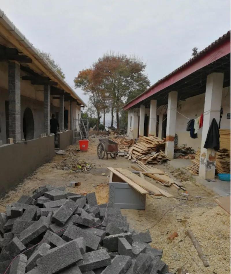 80后夫妻住山,80后两口子隐居大山