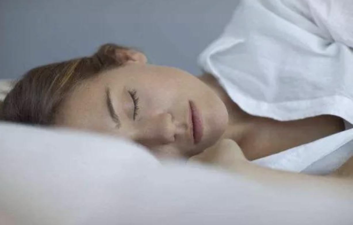 夏季气温高脸发痒怎么办,闷热的天气脸部容易出油怎么办