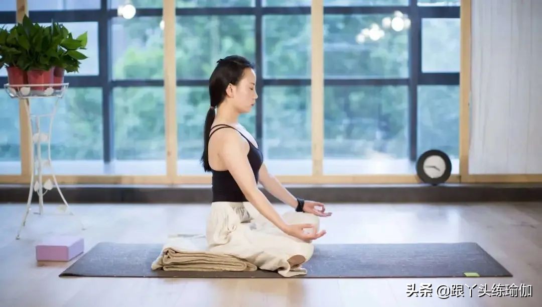 练一个月的瑜伽对身心有什么帮助,一起体验练习瑜伽的好处吧