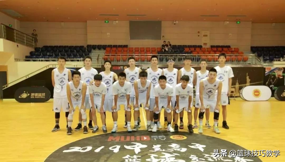 中美篮球差距还是太大，三场狂胜95分，詹韦儿子联手太强了