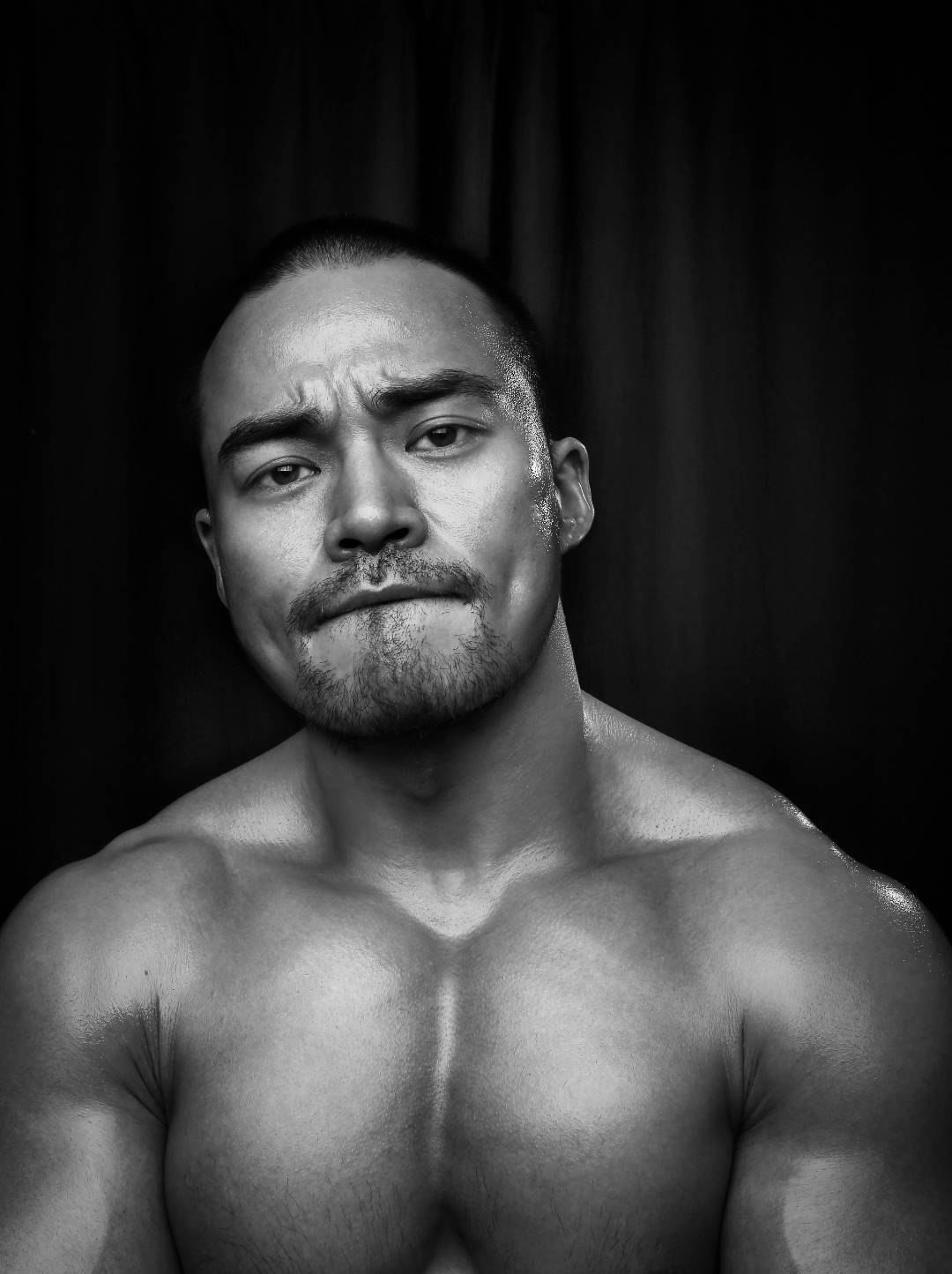 王巍采访硬汉,王巍视频完整版