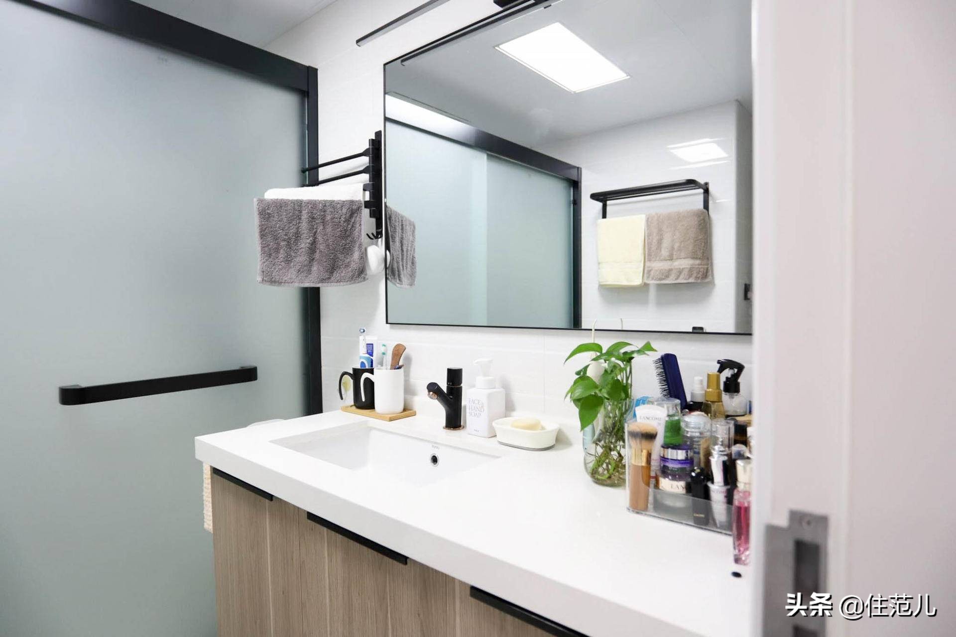 58㎡两室一厅，小户型也能拥有中岛厨房，父母硬核装修胜过年轻人