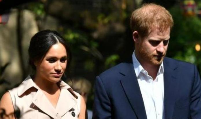 哈里梅根被女王羞辱?4英镑贱卖印着他们头像的饼干,还是没人买