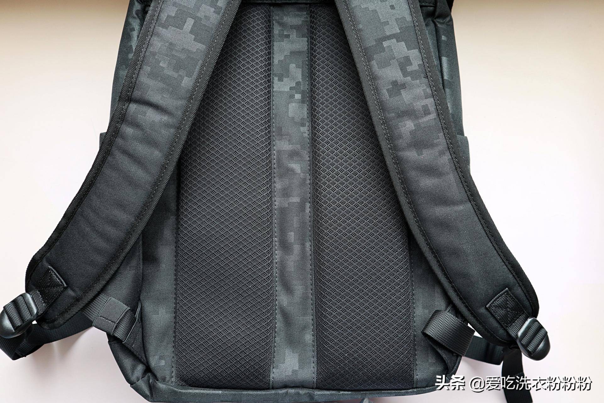 通勤出游两不误——tomtocA90暗纹迷彩双肩包