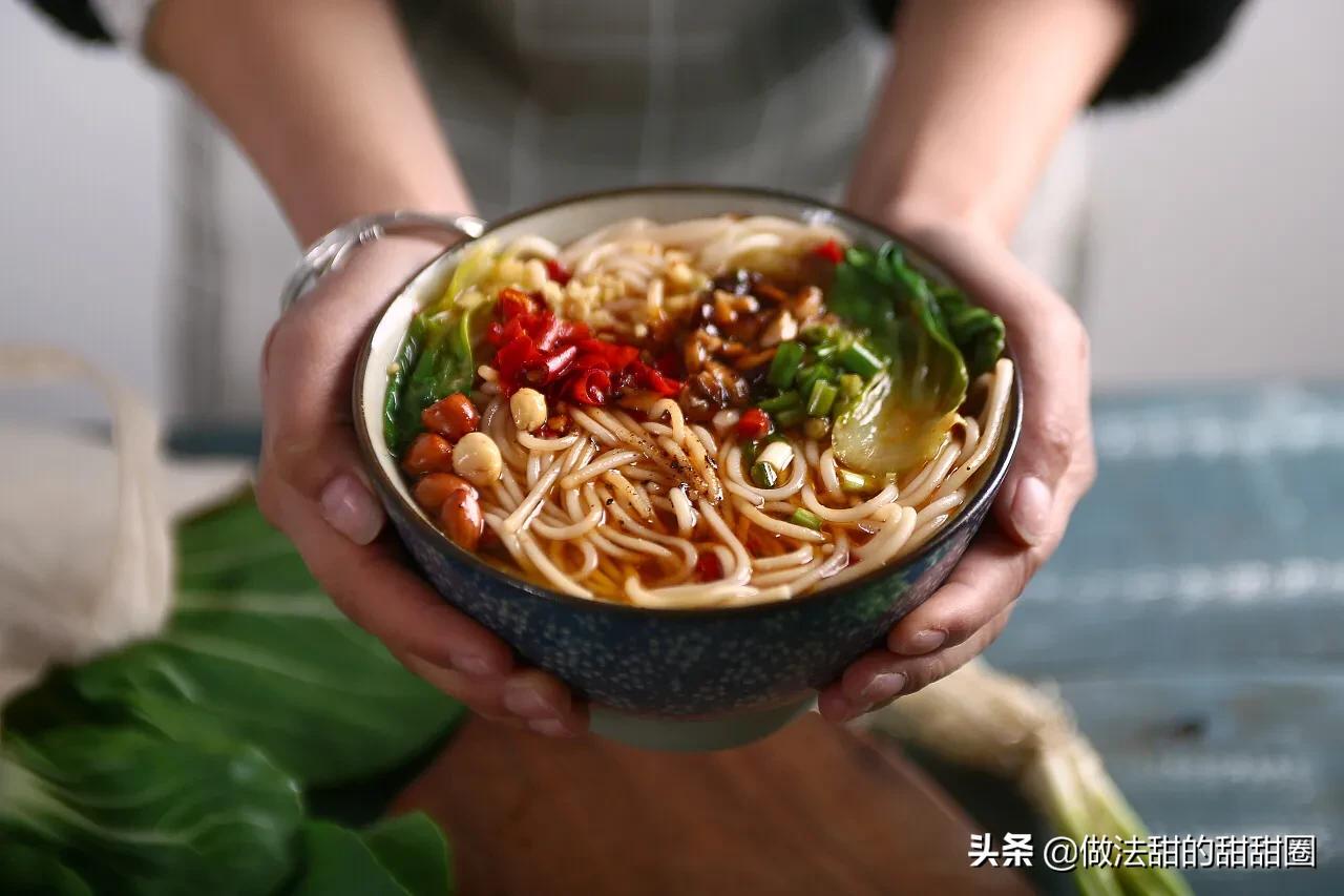 一碗米粉承载一城风味,一碗普通的米粉凝聚了思乡的愁绪