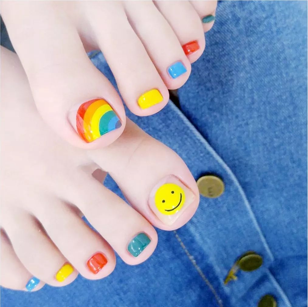 美甲什么颜色显得花哨好看,40款干净不花哨的美甲谁做都好看