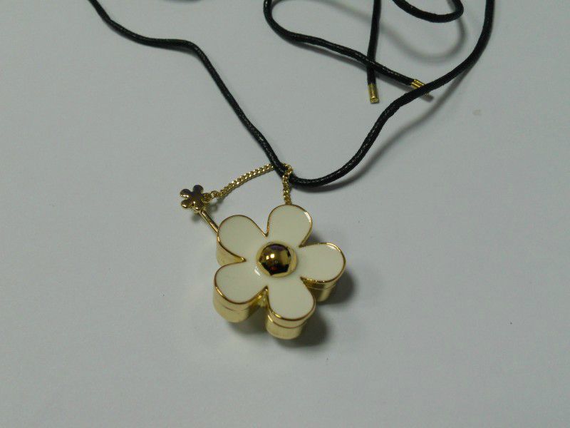 马克雅克布小雏菊留香,马克雅克布雏菊香水有100ml的嘛