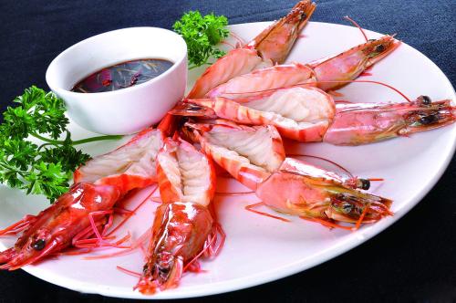 这种虾能够在高温的火山口游泳，号称煮不熟的虾