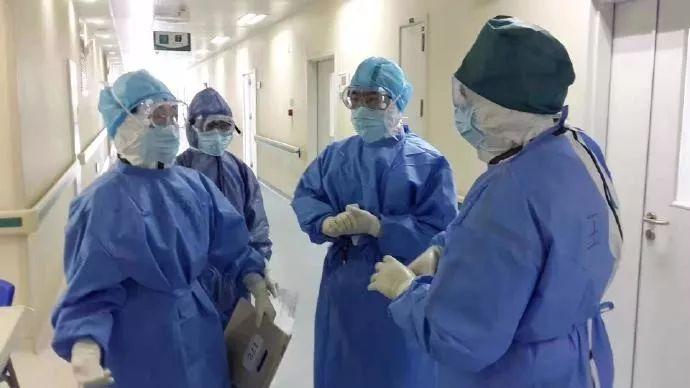 50岁妈妈徒步带患癌女儿跨境求医：这一次，才真正懂了亲人的含义