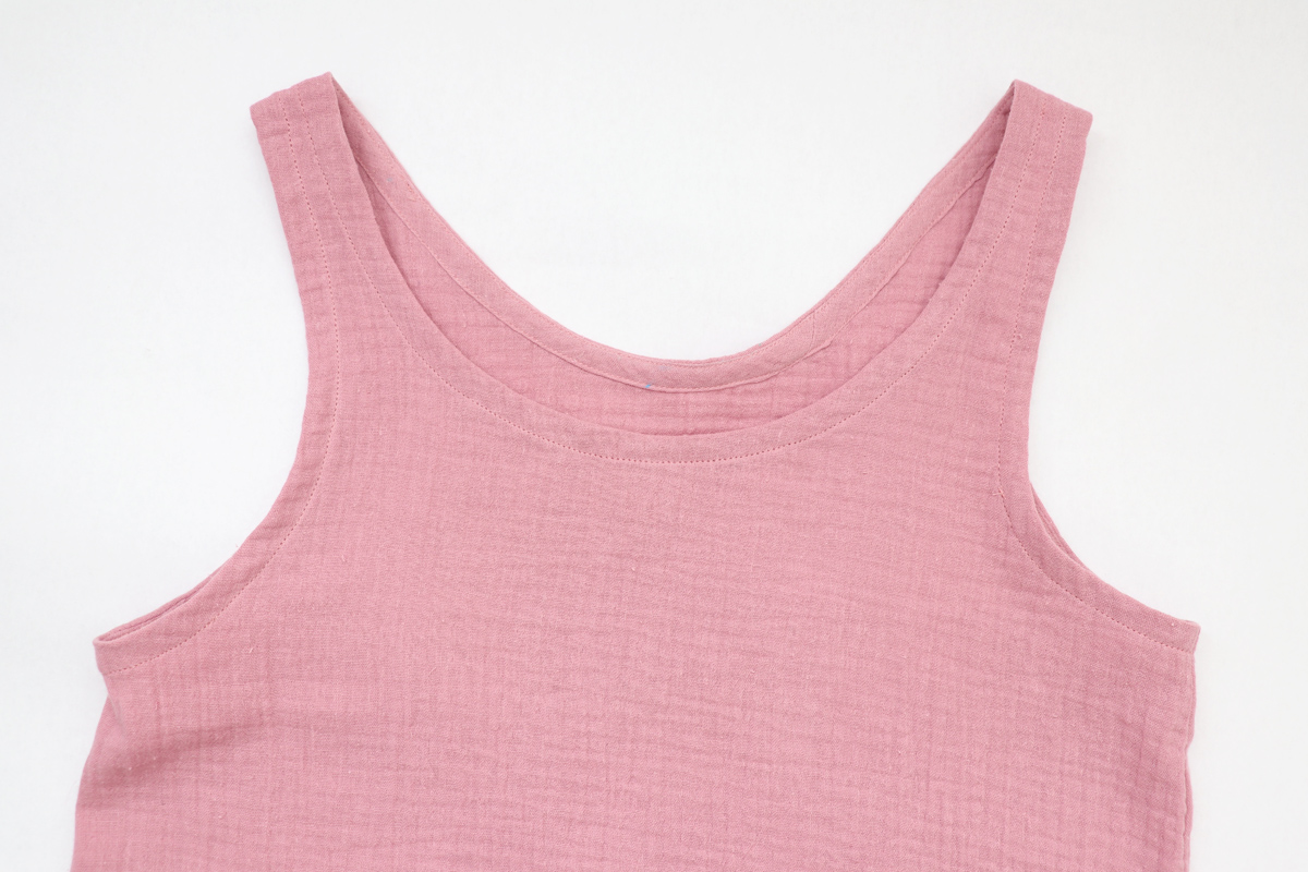 领口和领子的缝合方法,v领领口中间有三针平针缝合方法