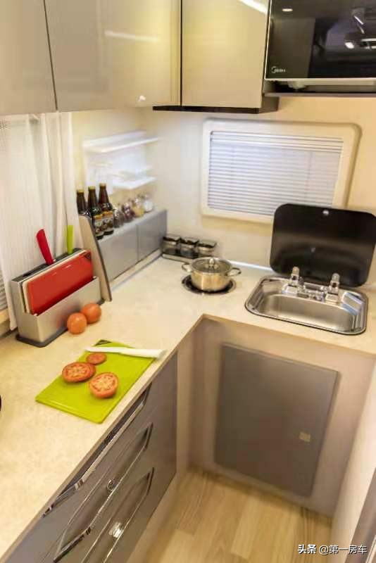 长城炮房车底盘升级气囊,长城炮4座房车测评