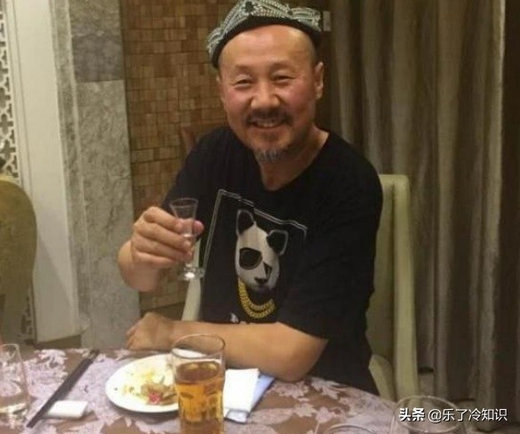 61岁腾格尔旧照认不出,腾格尔帅气图片