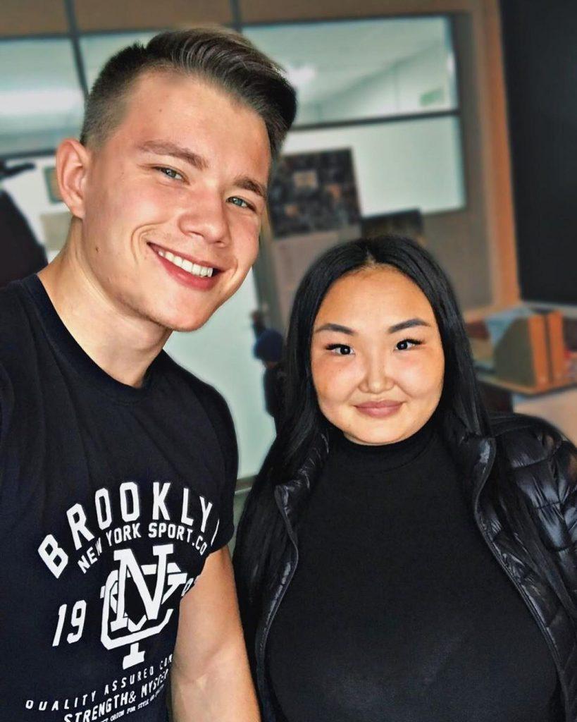 一个网红因为眉毛火了,俄罗斯网红纹眉