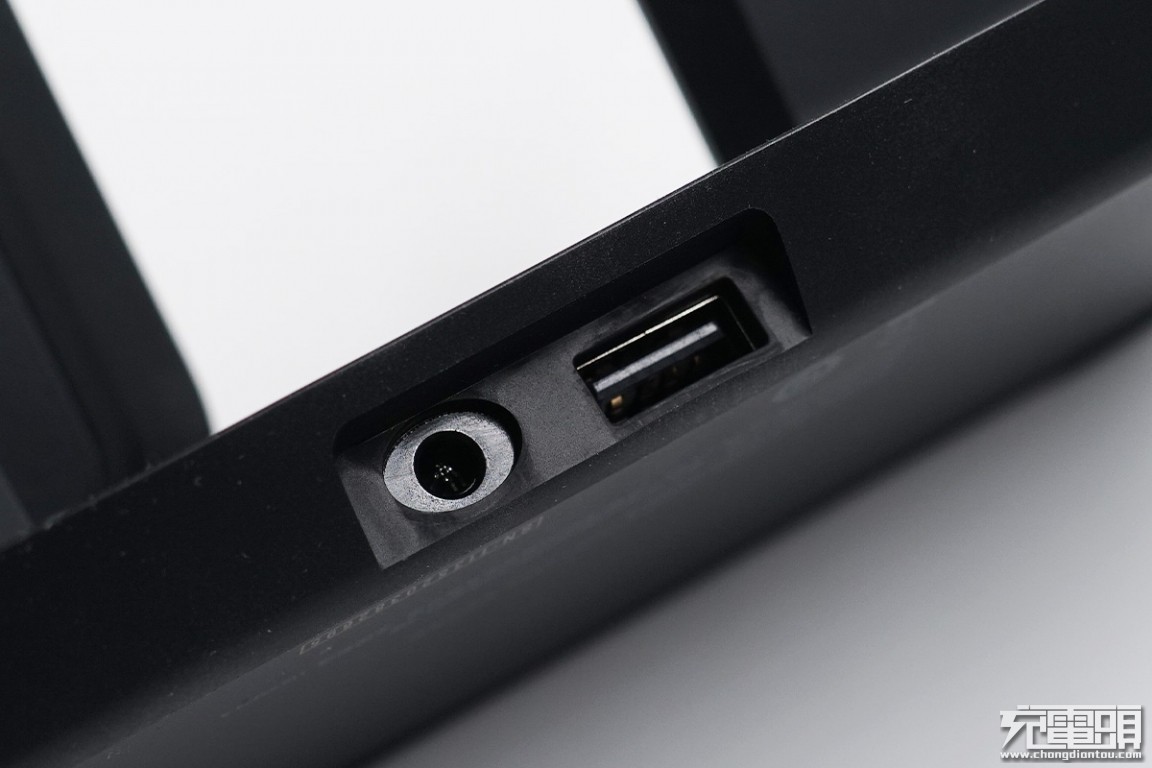 mophie二合一无线充电底座,mophie推出四合一无线充电器