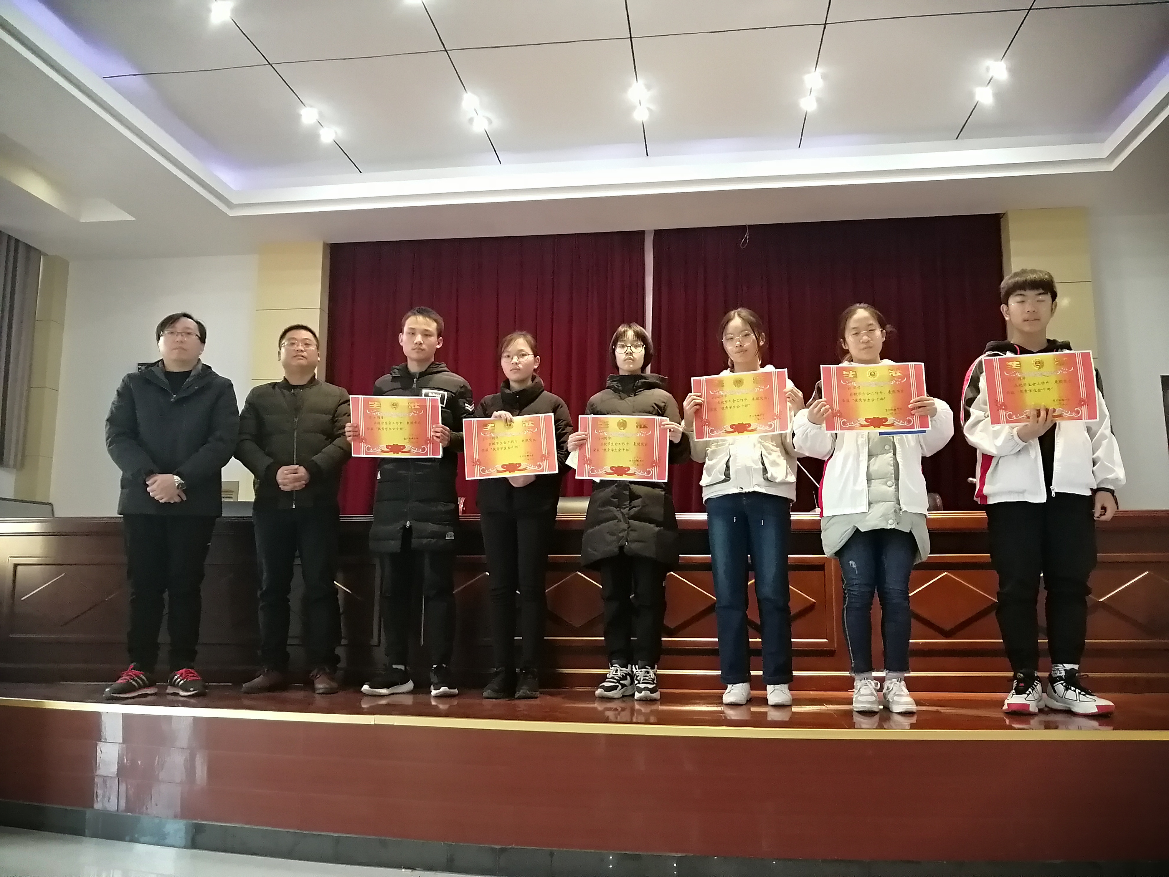 竞选优秀学生干部的简报,学生会干部竞选公告