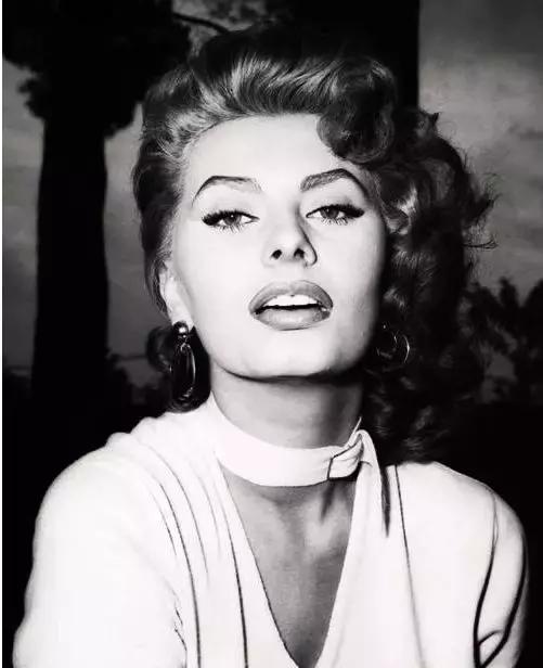 索菲亚写真照全集,索菲亚身材大秀