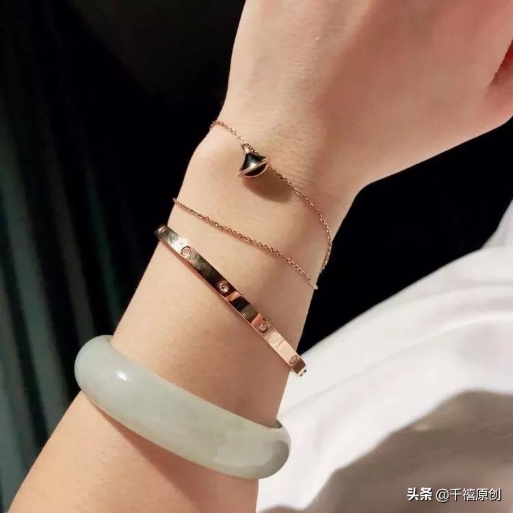女人佩戴什么样的手镯最养人,女人一生最幸福的玉镯