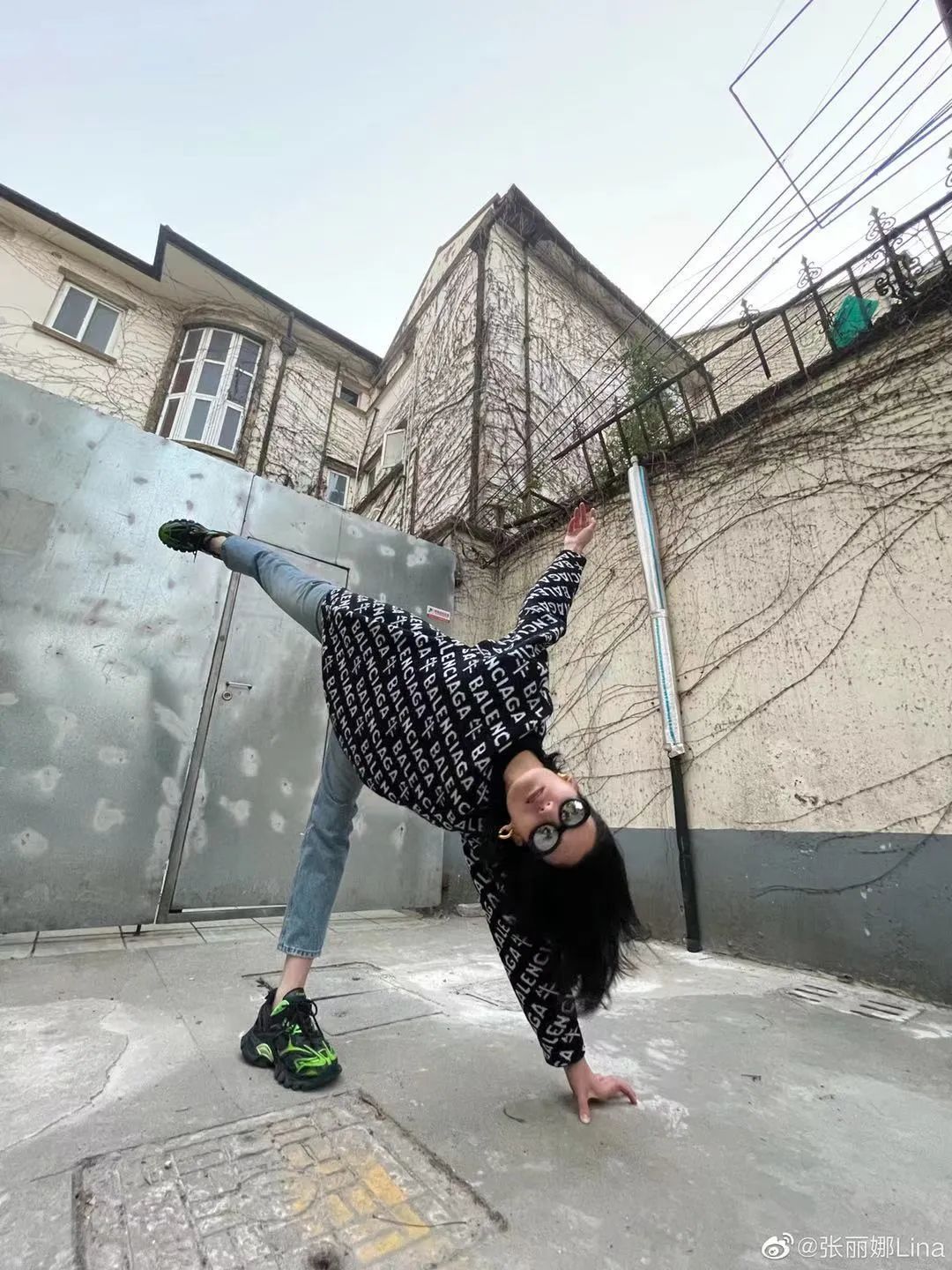 相亲遇到穿巴黎世家的男人,女朋友穿巴黎世家见男朋友