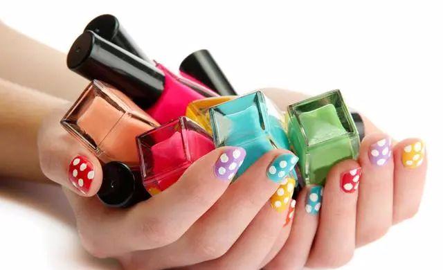 怎么样涂透明指甲油不伤指甲,指甲油要怎么去除才不伤指甲