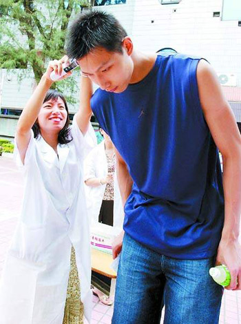 易建联高考时有多火,16岁易建联是学霸