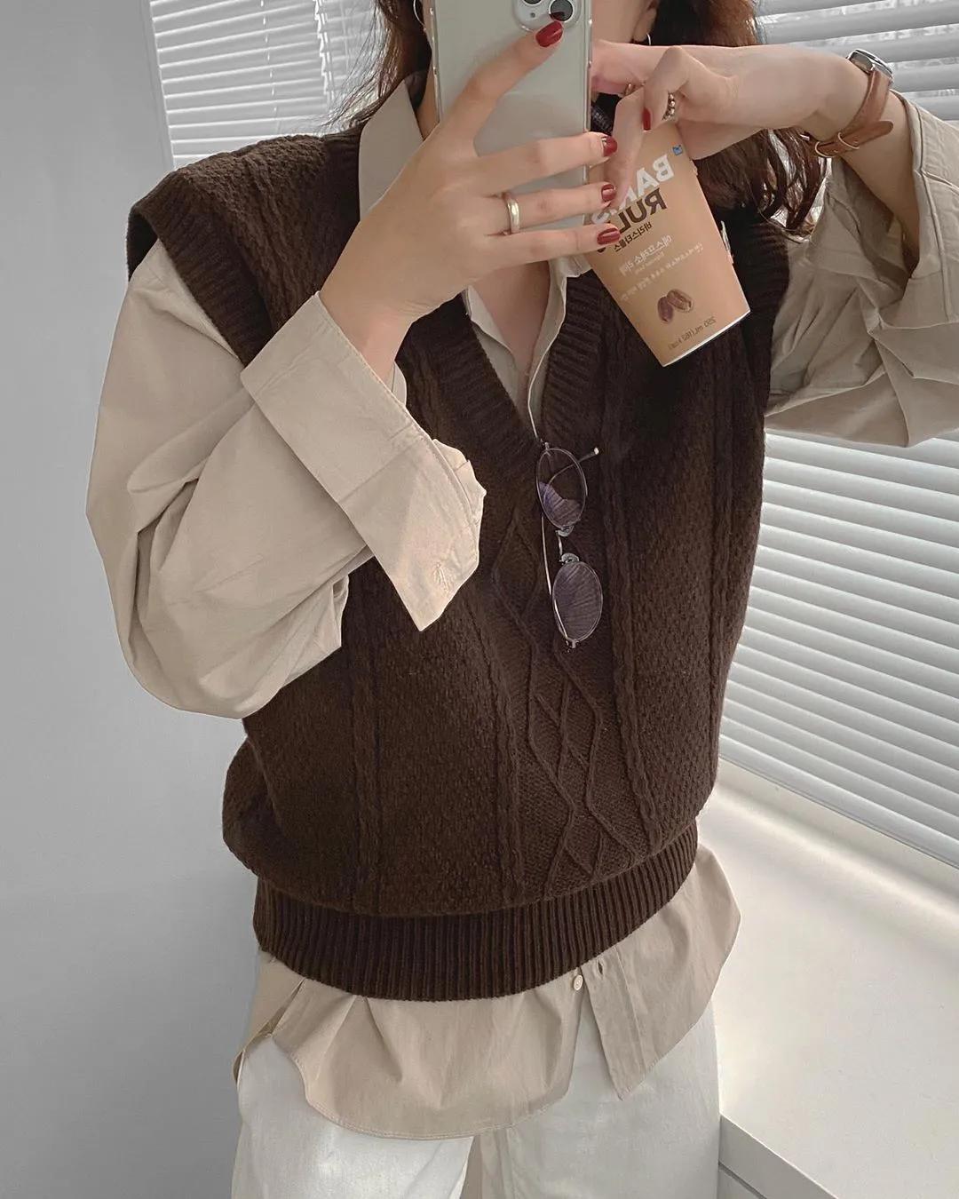 牛仔衬衫叠穿哪种款式和颜色适合,灰色衬衫怎么搭配出高级感叠穿