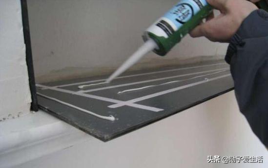 勋子:玻璃胶到底有没有毒?粘手,地板,玻璃,衣服上怎么处理?