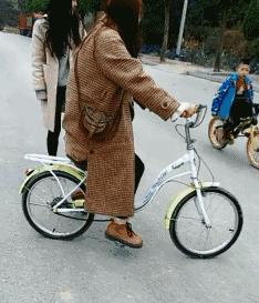 搞笑动图gif微信表情包2019,搞笑动图笑得肚子痛