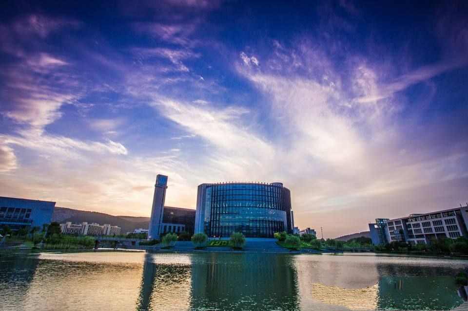 这所位于徐州的部属“国字号”大学知名度低，校园却美到不可胜收