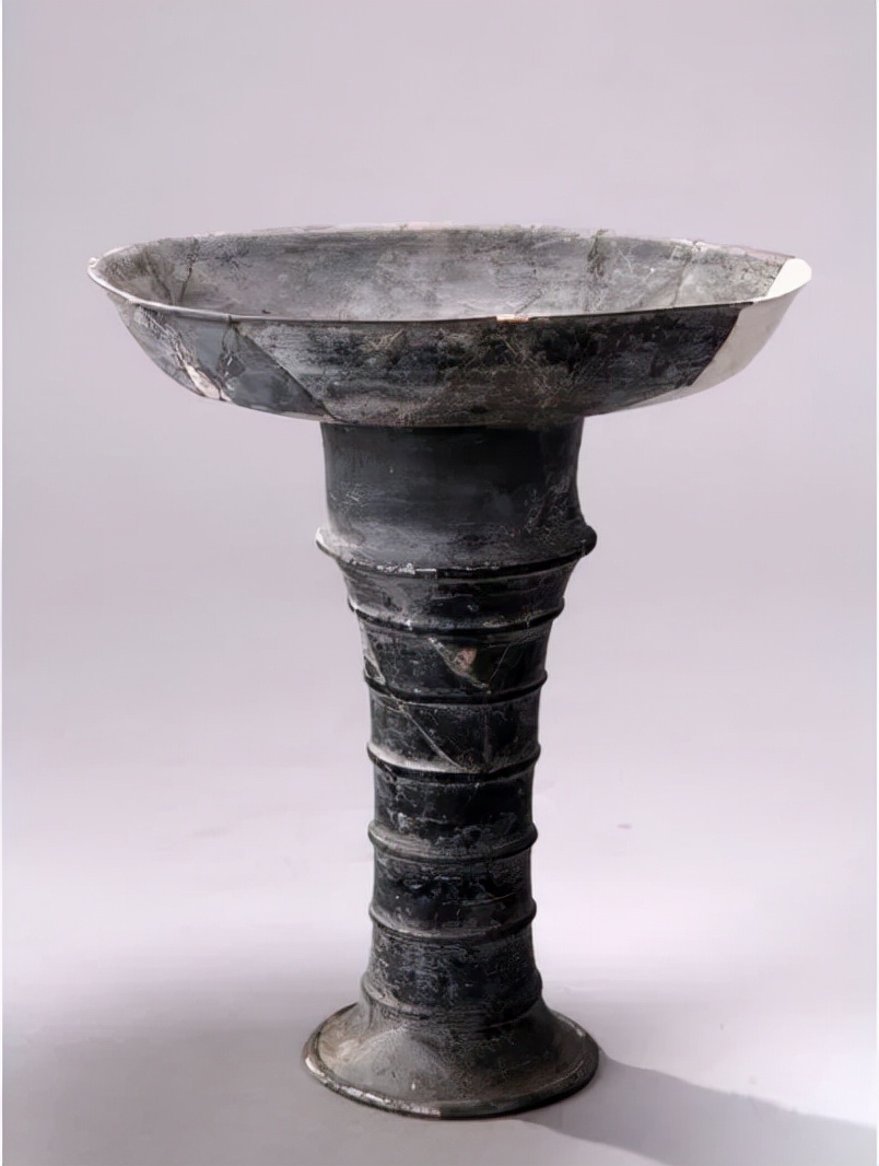 4000年前黑陶蛋壳杯简介,镂空蛋壳黑陶杯