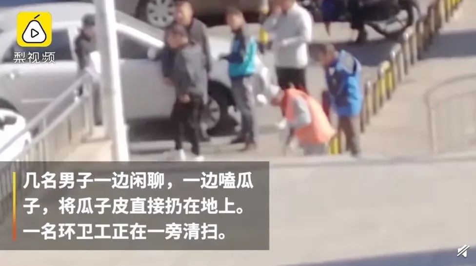 环卫工为什么又辛苦工资又低,环卫工人很辛苦为何工资却很低