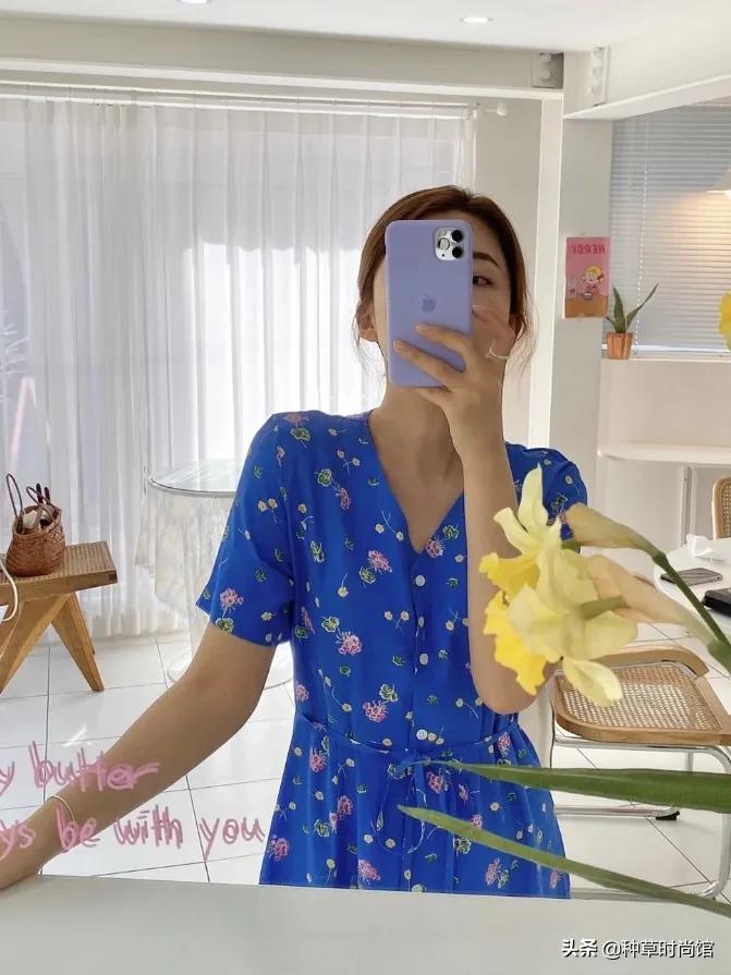 雾霾蓝和克莱因蓝哪个显白,宝蓝跟克莱因蓝哪个显白