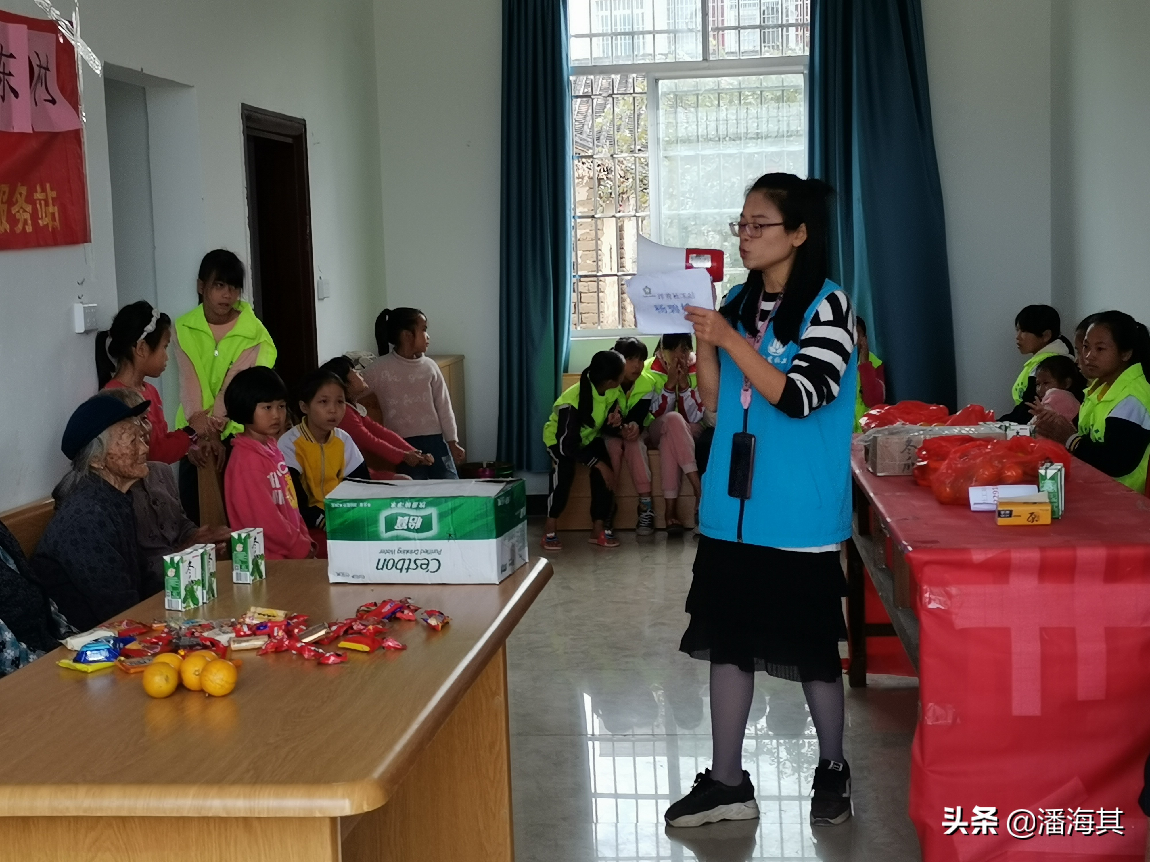 遂溪县洋青社工到文相东村开展“关爱长者,情暖夕阳”寿星生日会