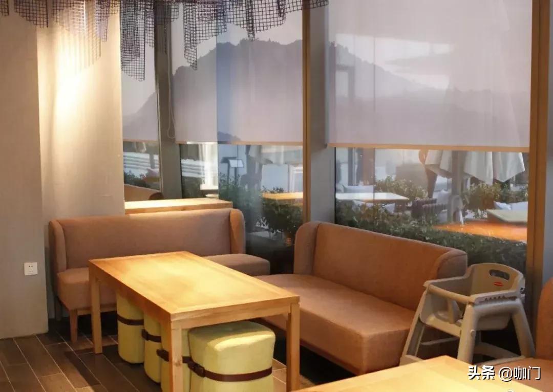 日单1200杯，这个上市火锅品牌要和喜茶对着干