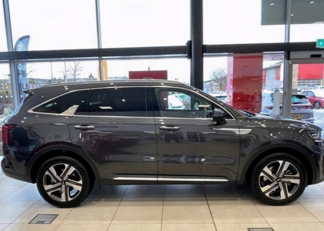 韩系“大七座”索兰托来袭，1.6T+四驱，空间媲美丰田汉兰达