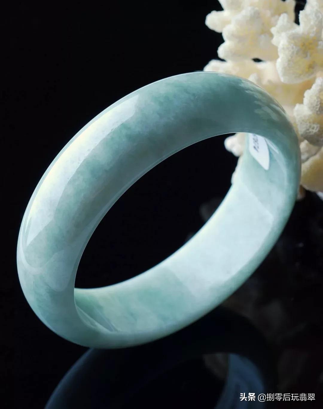 水头好的豆种翡翠手镯多少钱,豆种翡翠的水头