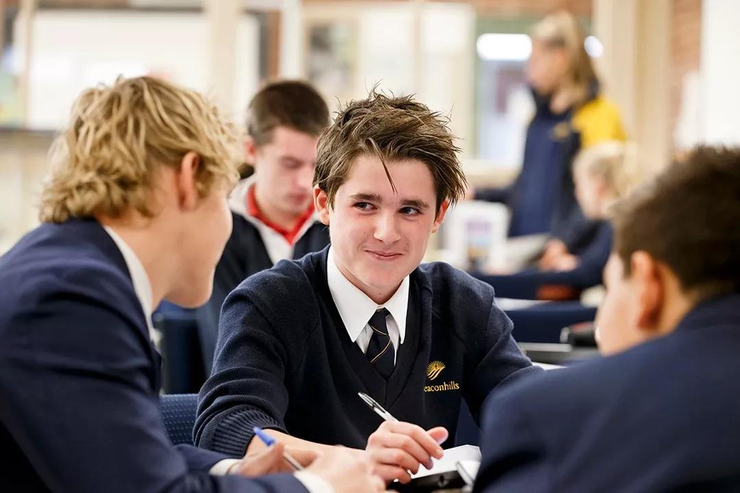 英国和澳洲留学对比,为什么去澳洲留学比英美简单