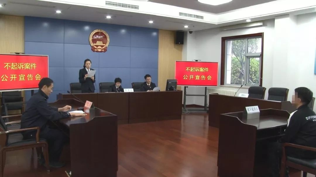 同样是盐冻虾为什么颜色不一样,同样是冷冻虾怎么有的贵有的便宜