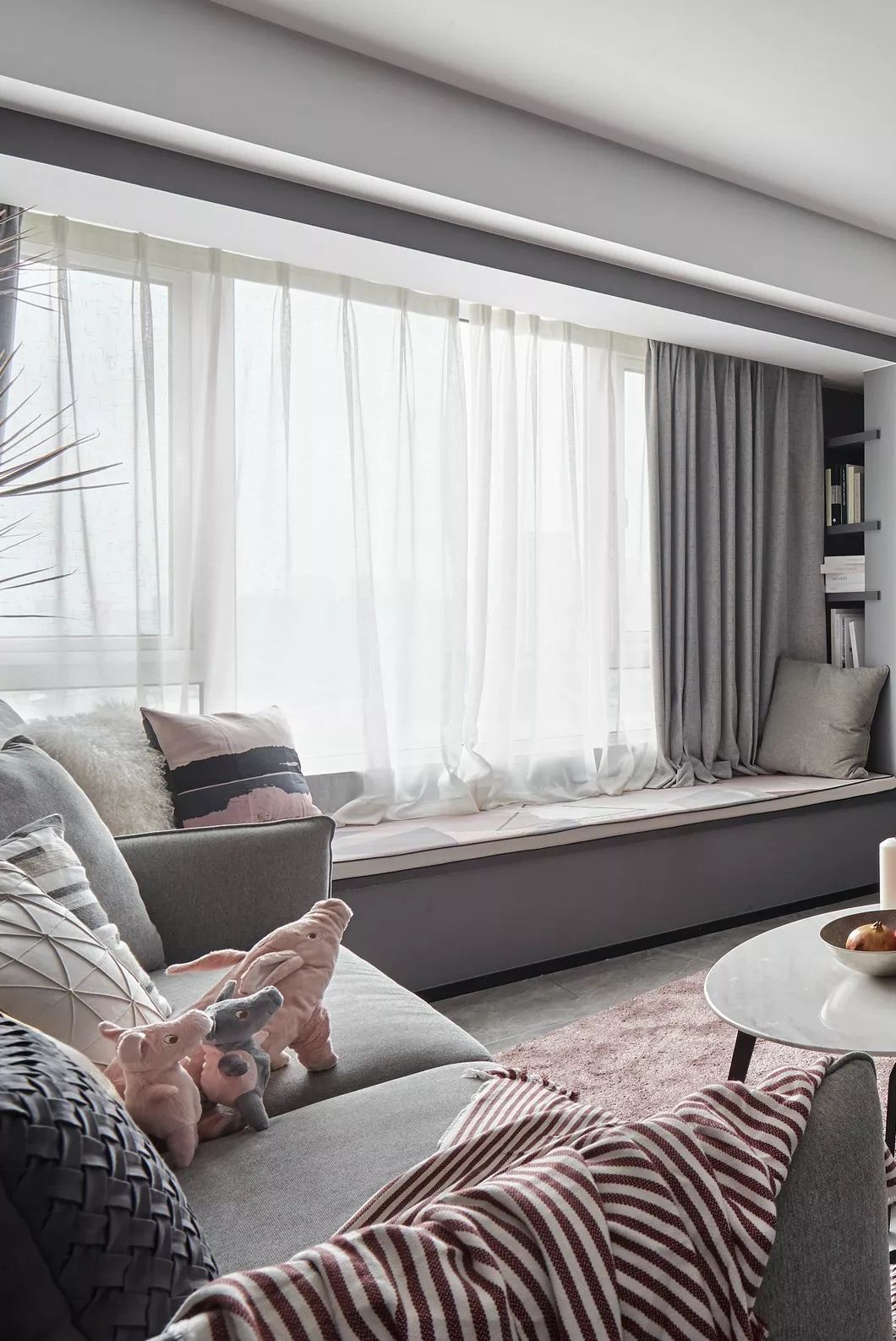 烟粉高级灰撩人的轻熟风,设计高级灰烟粉撩人轻熟风