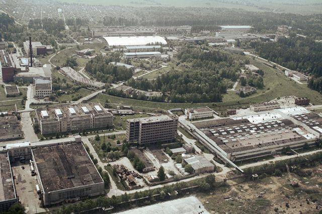 他被高能质子束直接爆头,几十年过去,被辐射的左脸依旧年轻