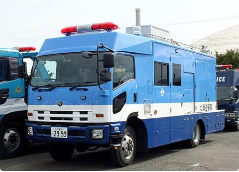 日本隐藏式警车,日本警察用的是什么警车